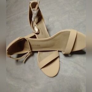 Dream Pairs Chunky Heel Shoes NWOT